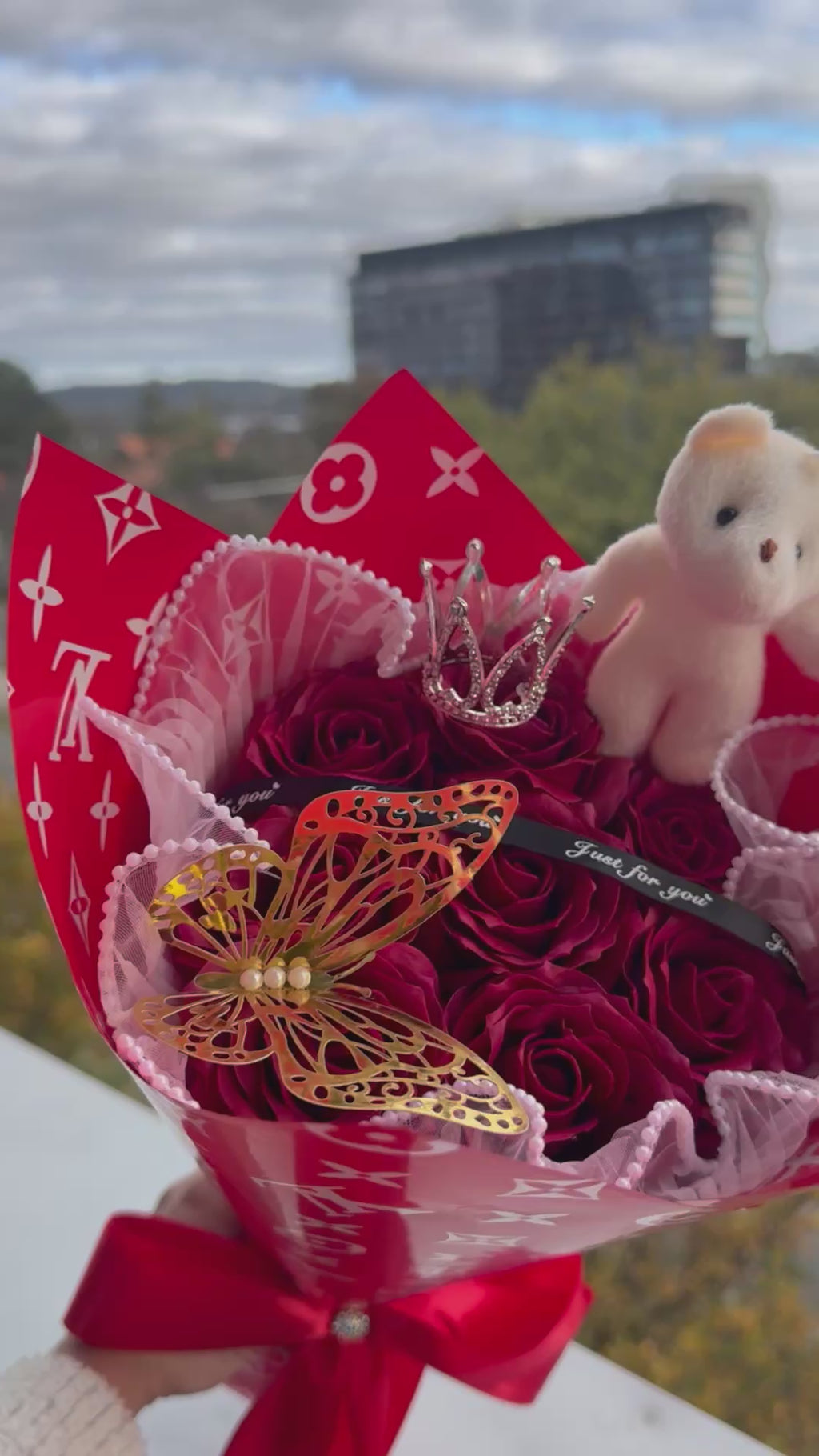 Luxury Red Rose Teddy Bouquet – The Perfect Romantic Gift